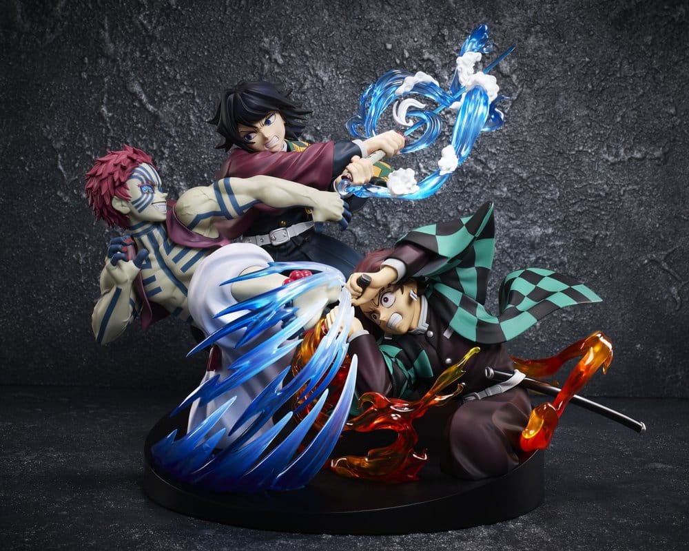 Kimetsu no Yaiba Diorama 1/8 Tanjiro Kamado & Giyu Tomioka VS Akaza 13 cm